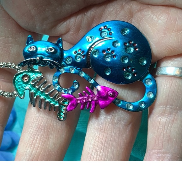 🐱Cat necklace and pin🐈 - Picture 3 of 4